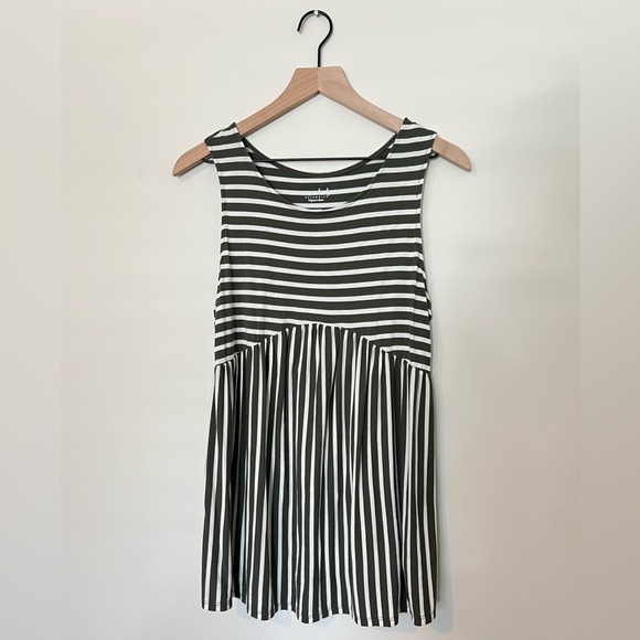 [Isabel Maternity] Flowy Striped Tank Top Green and White Size Small - Picture 2 of 6